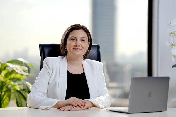 Émancipation professionnelle des femmes : stratégies pour franchir les obstacles systémiques